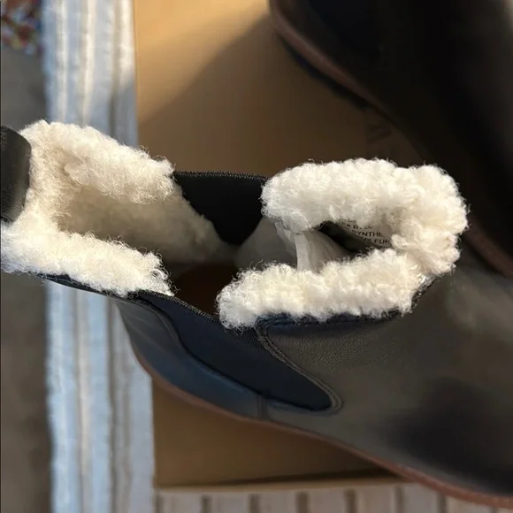 Women's JCrew Sherpa lined Chelsea Boots - Picture 3 of 5